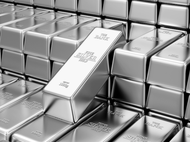 Silberbarren – Stabilität und Sicherheit durch Edelmetall-Investitionen Gestapelte Silberbarren als Symbol für wertbeständige Investitionen in Edelmetalle
